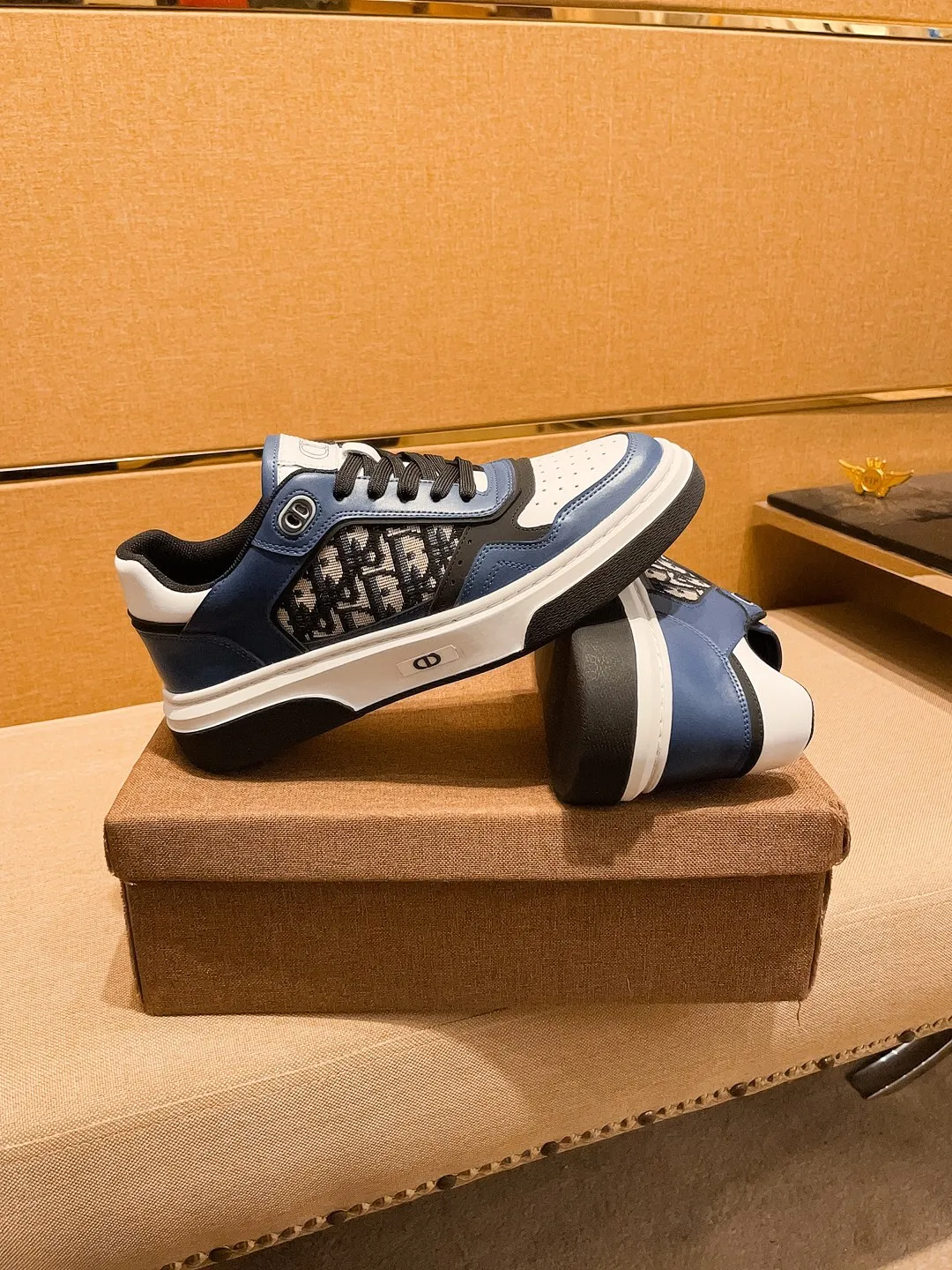 Men's shoes💰 440💰[Dior]🔥 High-end men's shoes brand official website 1:1 latest masterpiece: the upper is made of Italian imported first-layer cowhide with a comfortable and breathable lining➕original non-slip and wear-resistant outsole🔥, making walking more convenient and comfortable! An exclusive new model, a stunning work, a beautiful 1:1 replica [color] compared to the official quality! Create a fashionable personality to set off your uniqueness! A must-have for trendy men! Classic🔥Size: 38-44 Color: 🔥Multiple colors available🔥